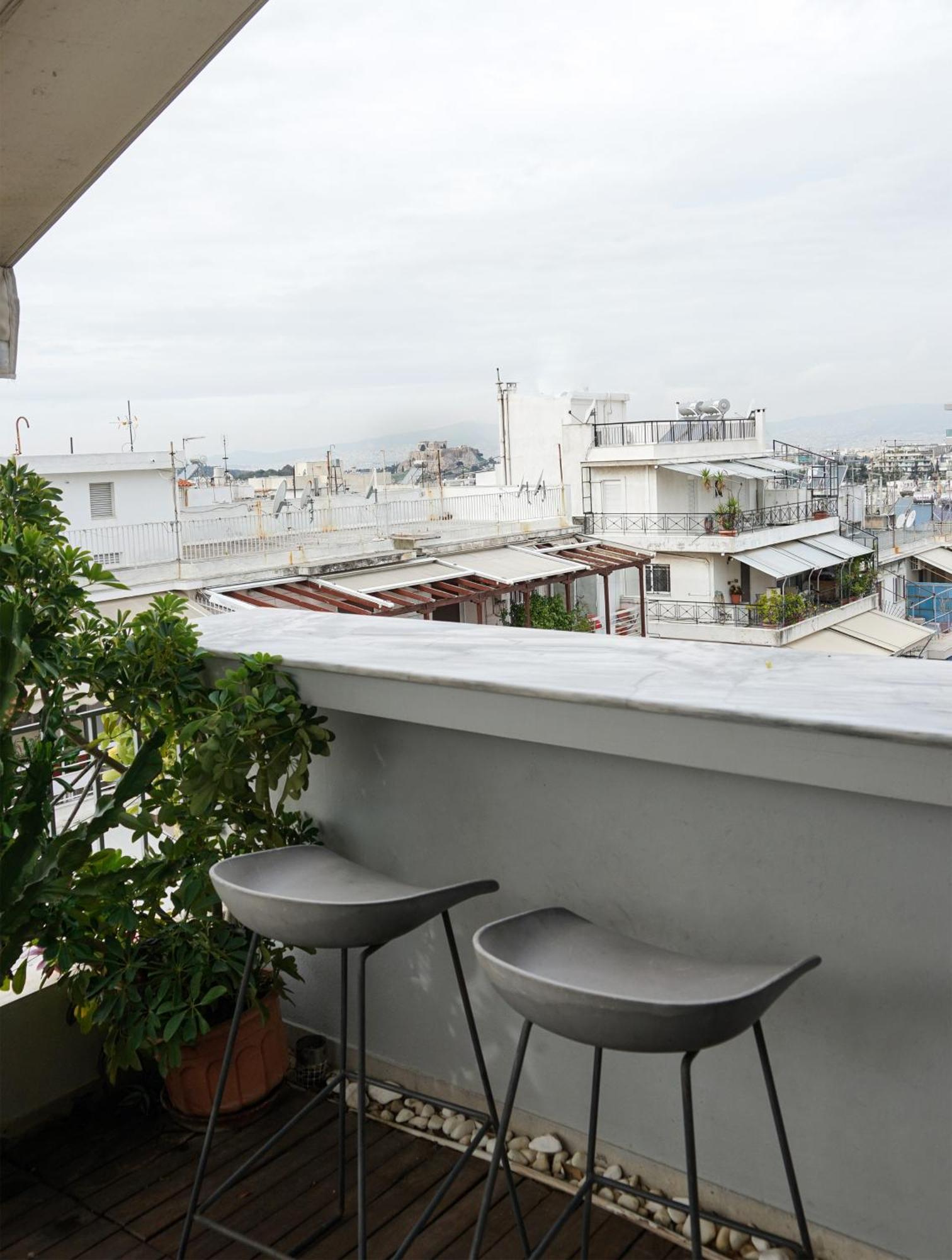 Small & Cozy With Acropolis & Lycabettus View Athena Bagian luar foto