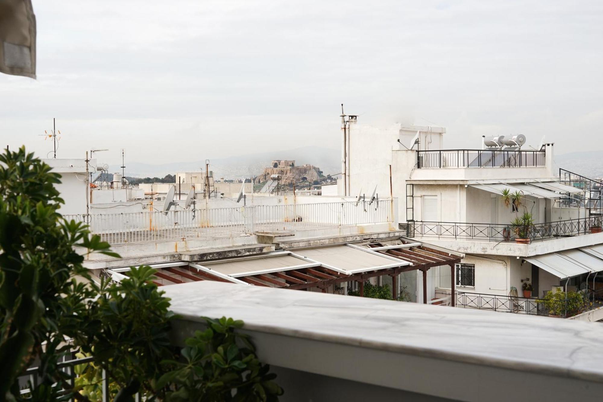 Small & Cozy With Acropolis & Lycabettus View Athena Bagian luar foto